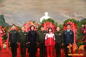 毛远新、毛新宇等毛主席亲属瞻仰和怀念伟大领袖(组图)